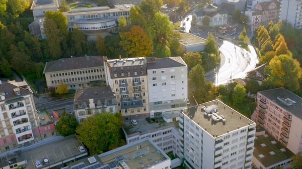 A saisir ! Studio rénové idéalement situé en plein centre ville ! 1