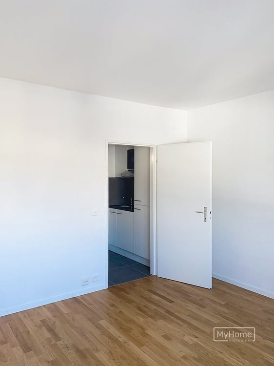 A saisir ! Studio rénové idéalement situé en plein centre ville ! 3