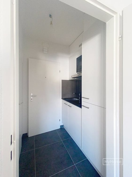 A saisir ! Studio rénové idéalement situé en plein centre ville ! 5