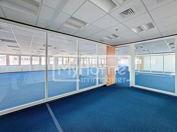 Grande surface commerciale de 1'485 m2 sur 2 niveaux à Lonay 12