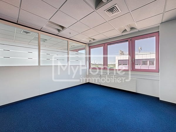 Grande surface commerciale de 1'485 m2 sur 2 niveaux à Lonay 9