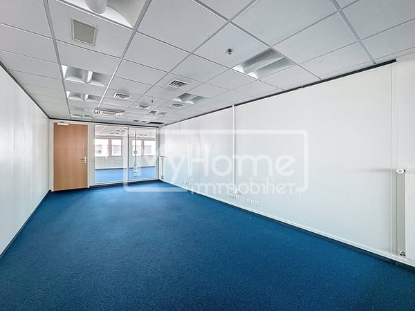 Grande surface commerciale de 1'485 m2 sur 2 niveaux à Lonay 10