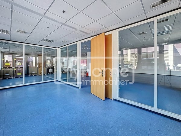 Grande surface commerciale de 1'485 m2 sur 2 niveaux à Lonay 7