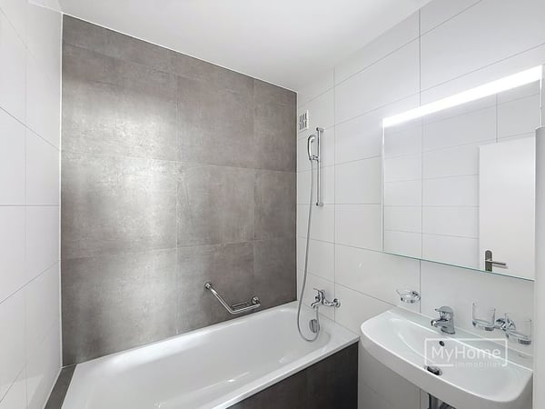 Appartement 5 pièces entièrement rénové au 2ème étage ! 6