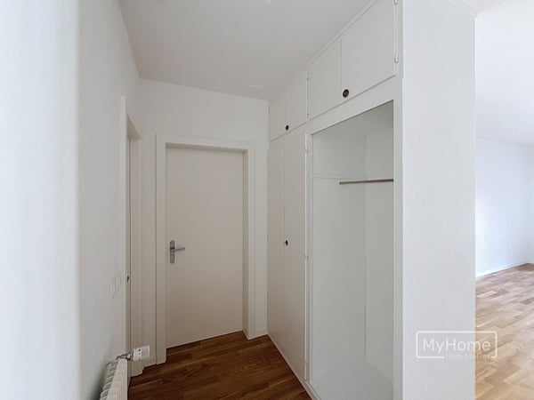 Appartement 5 pièces entièrement rénové au 2ème étage ! 2