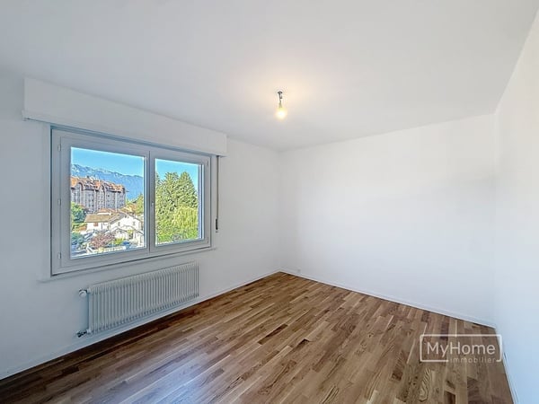 Appartement 5 pièces entièrement rénové au 2ème étage ! 4