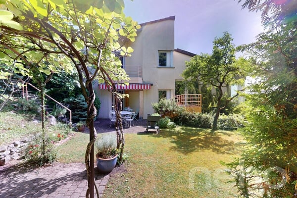 Maison familiale de deux appartements avec grand jardin arboré 1