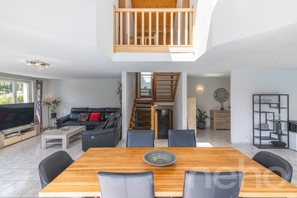 VILLA D?ARCHITECTE AVEC PISCINE DANS UN ÉCRIN DE VERDURE TRANQUILLE 12