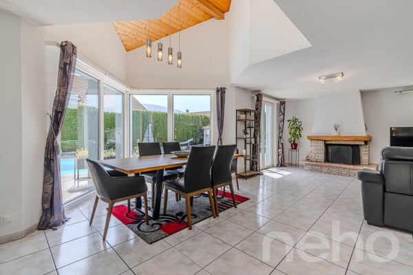 VILLA D?ARCHITECTE AVEC PISCINE DANS UN ÉCRIN DE VERDURE TRANQUILLE 5