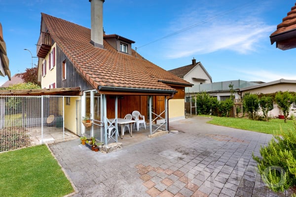 Einfamilienhaus 2Zi. mit separater Einliegerwohnung und Baulandreserve 12