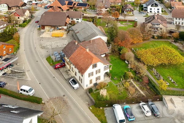 Charmantes Zweifamilienhaus mit Potenzial in Kappelen 1