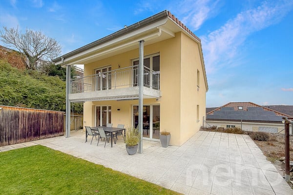 Modernes Einfamilienhaus mit gepflegtem Garten und hochwertigem Ausbau 2