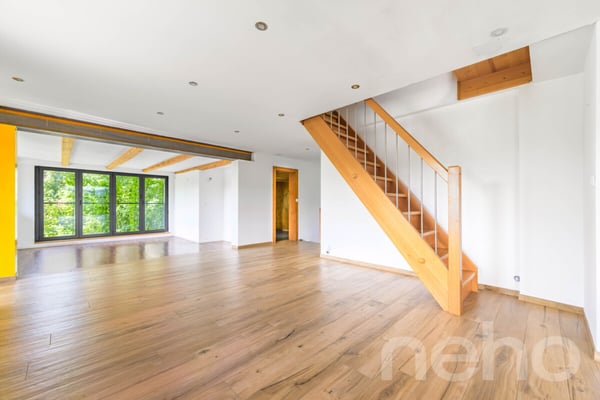 ENTRE NATURE ET CARACTÈRE : UNE FERME RÉINVENTÉE POUR UNE VIE LIBRE 10