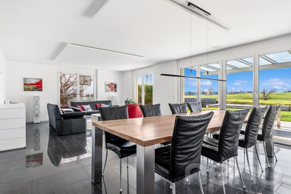 Modernes Einfamilienhaus mit Weitsicht und privatem Schwimmbad 1