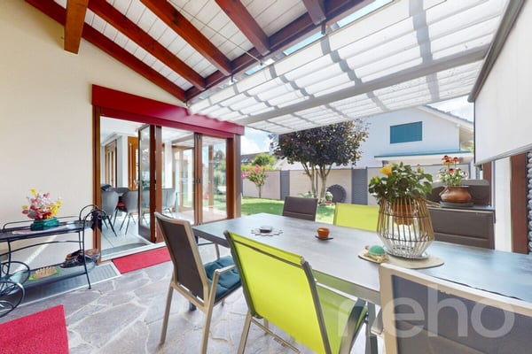 Lichtdurchflutetes Einfamilienhaus mit Garten und Cheminée in Wallbach 7