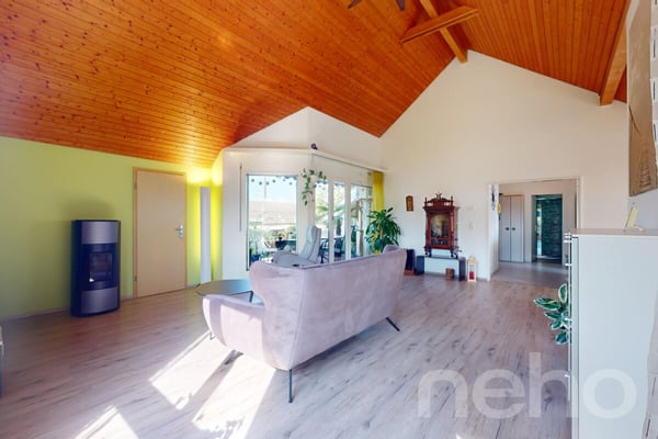 Helle 1.5-Zimmer Dachwohnung mit Balkon & unverbaubarer Aussicht 2