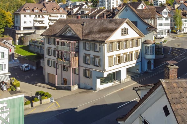 Mehrfamilienhaus mit Gewerbe ? zentral und renditestark 1