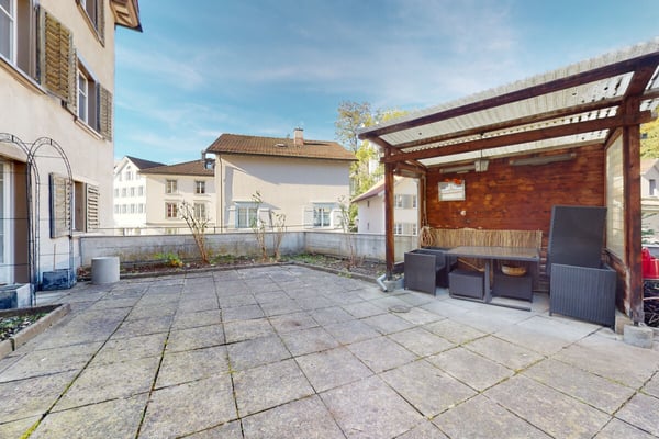 Mehrfamilienhaus mit Gewerbe ? zentral und renditestark 12