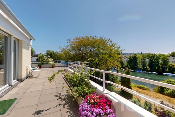 Moderne und helle Attikawohnung direkt an der Zihl 3