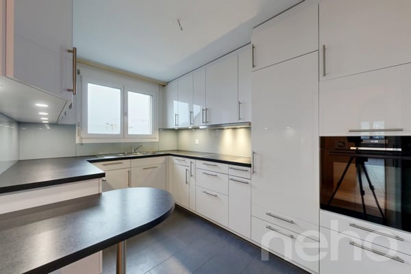 Dachwohnung mit Weitsicht, Cheminée und ausbaubarem Dachboden 7