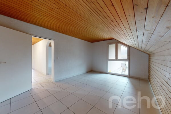 Dachwohnung mit Weitsicht, Cheminée und ausbaubarem Dachboden 4