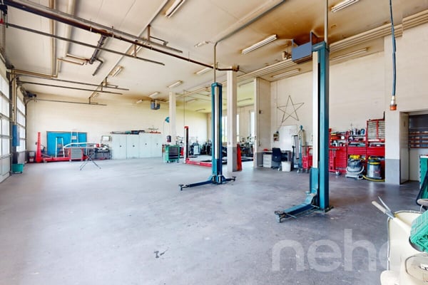 Attraktives Wohn- und Geschäftshaus mit stilvoller Wohnung 11