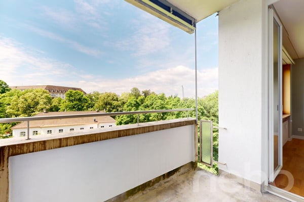 Modern renovierte 1.5-Zimmer-Wohnung mit Weitblick ins Grüne in Basel 7