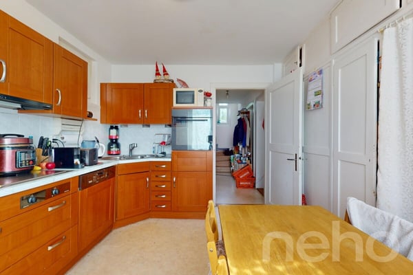 Maison lumineuse avec vue dégagée et potentiel 8