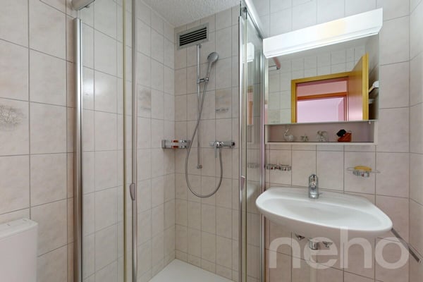 Charmante 1.5-Zimmer-Wohnung mit Seesicht in Altendorf SZ 11