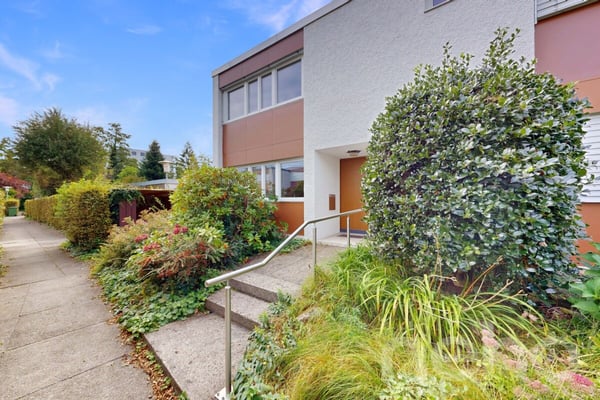 Charmantes 1.5-Zimmer-Eckhaus mit Cheminéehaus und viel Privatsphäre 2