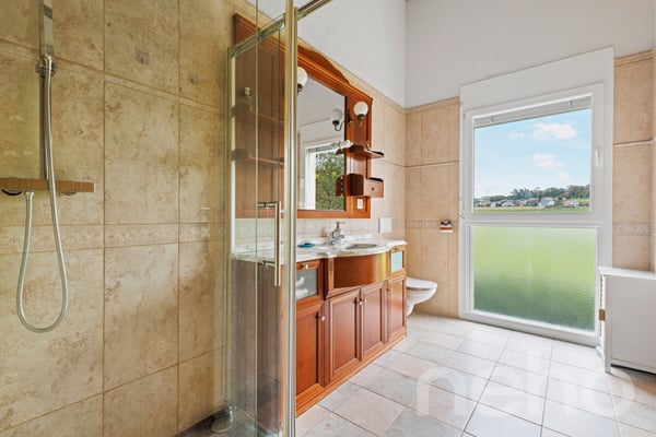 Exclusif: Grande villa de 3 logements avec piscine 7