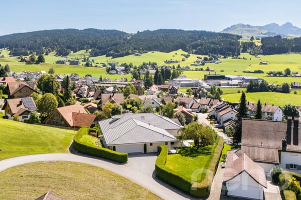 Exklusive Villa mit spektakulärer Weitsicht und gehobenem Ausbau 11