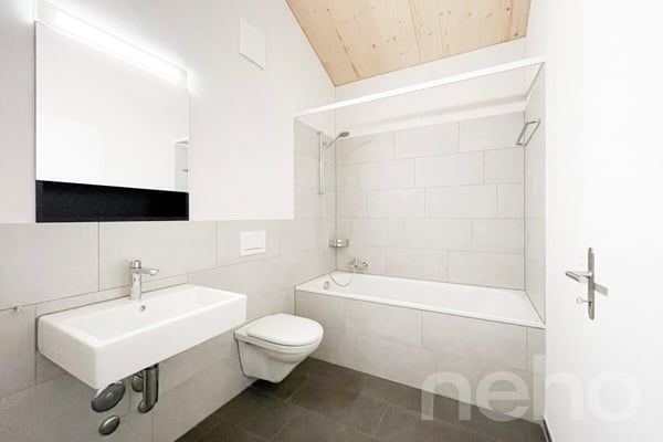 Attikawohnung mit Aussicht in Spiringen 10