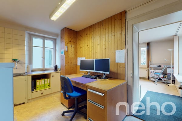 Exclusif: immeuble mixte dans la rue centrale 5