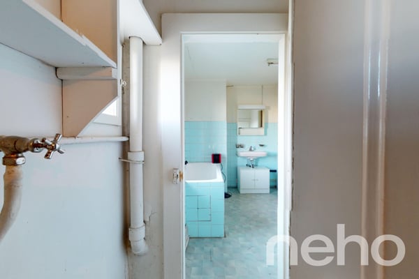 Exclusif: immeuble mixte dans la rue centrale 9