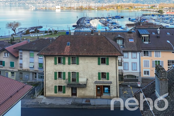 Exclusif: immeuble mixte dans la rue centrale 1