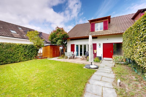 Moderne 1.5 Zimmer Doppelhaushälfte mit Garten und Teils Weitblick 12