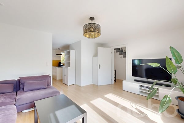 Moderne 1.5 Zimmer Doppelhaushälfte mit Garten und Teils Weitblick 2