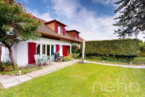 Moderne 1.5 Zimmer Doppelhaushälfte mit Garten und Teils Weitblick 10