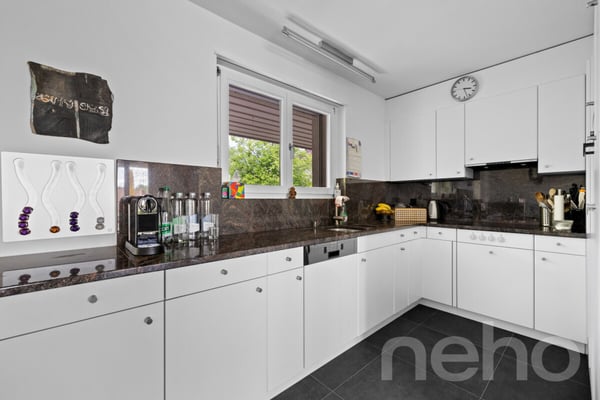 Zweifamilienhaus mit Atelier an zentraler Lage in Orpund bei Biel BE 9