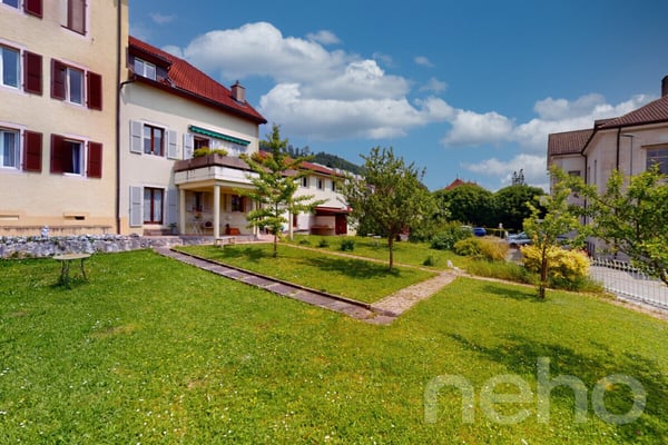Grande Maison de deux appartements + Bureaux et garages indépendants 1