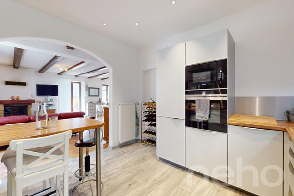 Grande Maison de deux appartements + Bureaux et garages indépendants 5