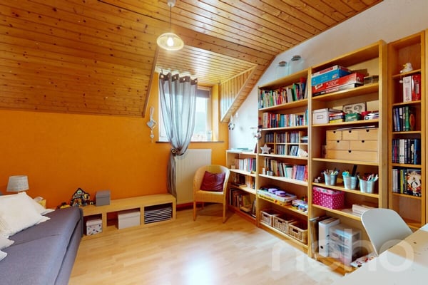 Grande Maison de deux appartements + Bureaux et garages indépendants 8