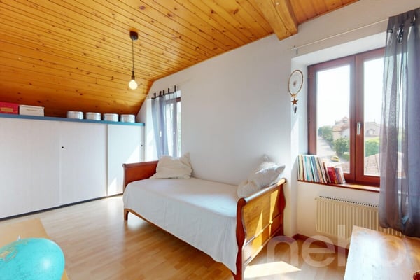 Grande Maison de deux appartements + Bureaux et garages indépendants 7