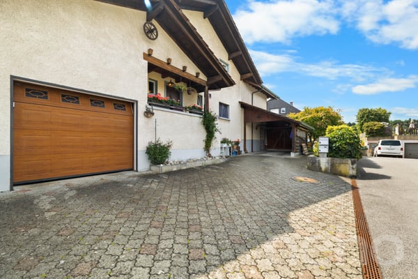 Viel Platz für die ganze Familie - Zweifamilienhaus in Zielebach 1