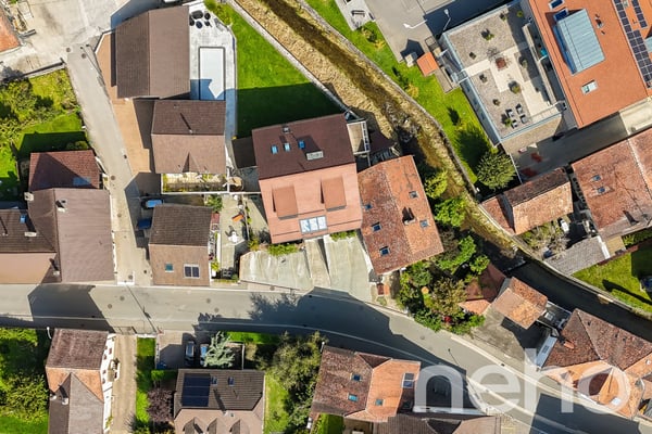 Immeuble de rendement rénové avec 11 appartements et local commercial! 8