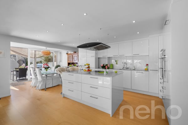 Stilvoll renoviertes Zweifamilienhaus an zentrumsnaher Lage 2