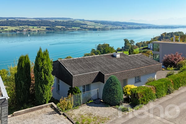 Freistehendes Einfamilienhaus mit unverbaubarer Seesicht 1