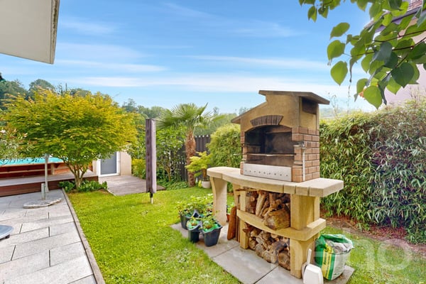 Splendide Villa avec piscine à Orbe 12