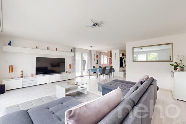 Splendide Villa avec piscine à Orbe 7